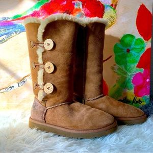 UGGS Bailey Button Tall Chestnut Size 7